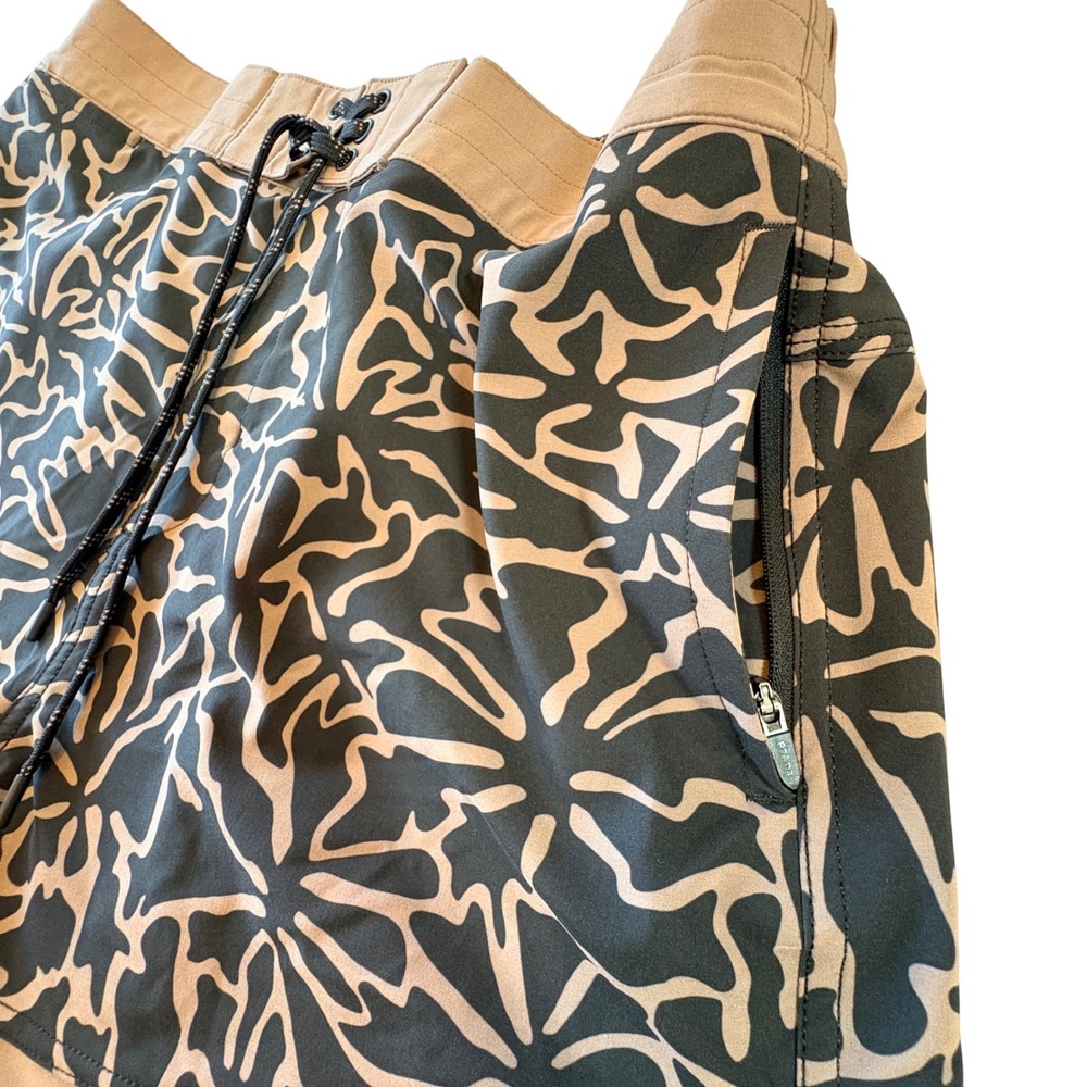Prana Womens Floral Print Athletic Shorts Zipper Pocket Large No Liner Tan Black - Picture 2 of 8